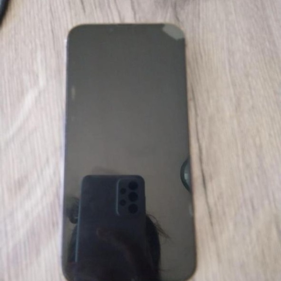 Phones - Picture 4 of 4